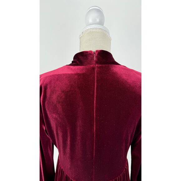 Taylor Dress Velvet Long Sleeve Tiered Dress Womens Size 10 V Neck Red Wine - Picture 5 of 11
